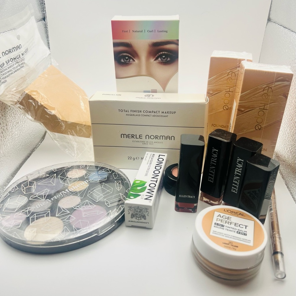 Makeup bundle with Merle Norman, Ellen Tracey and more 15 piece total